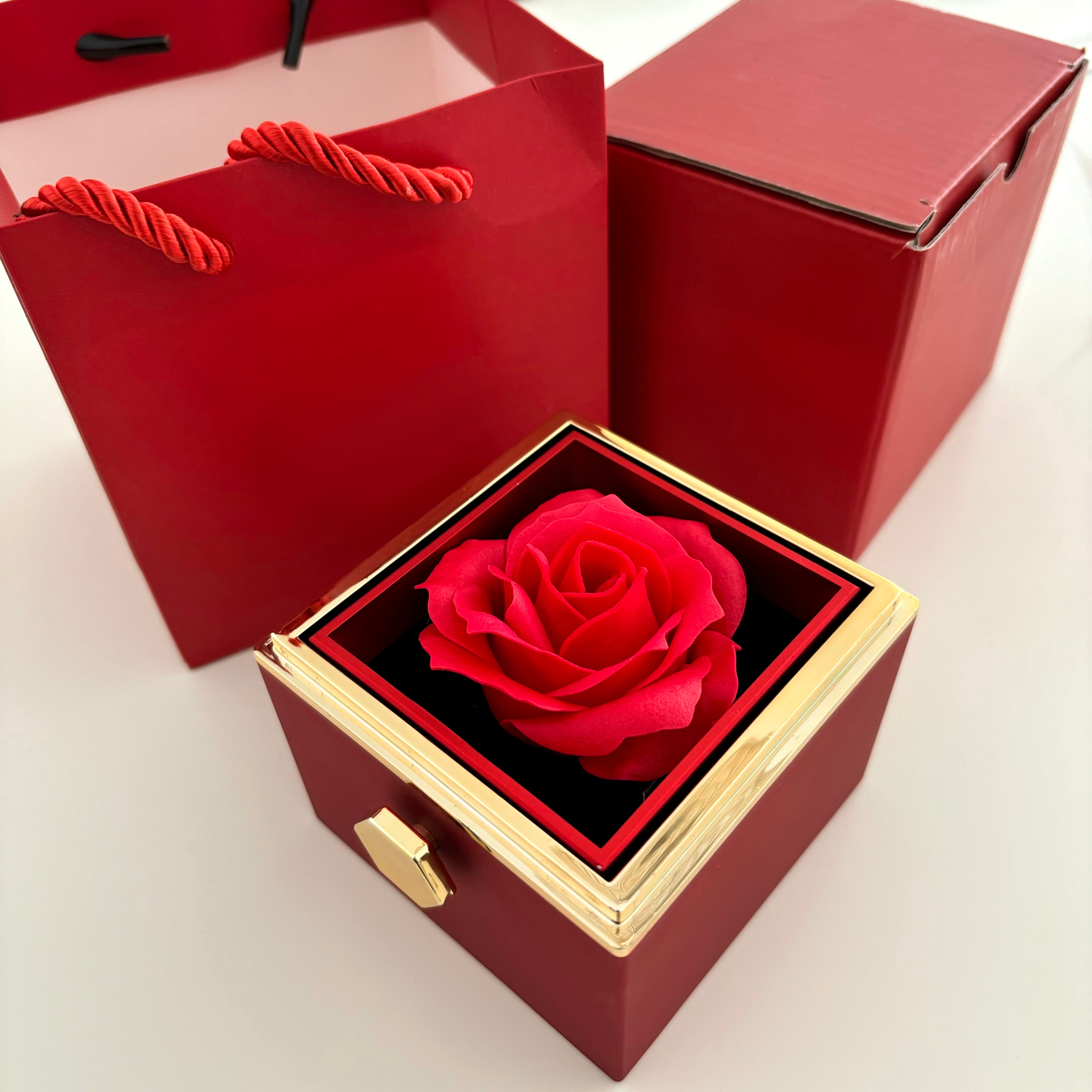 Ewige Rosenbox – mit Initiale und Rosenring
