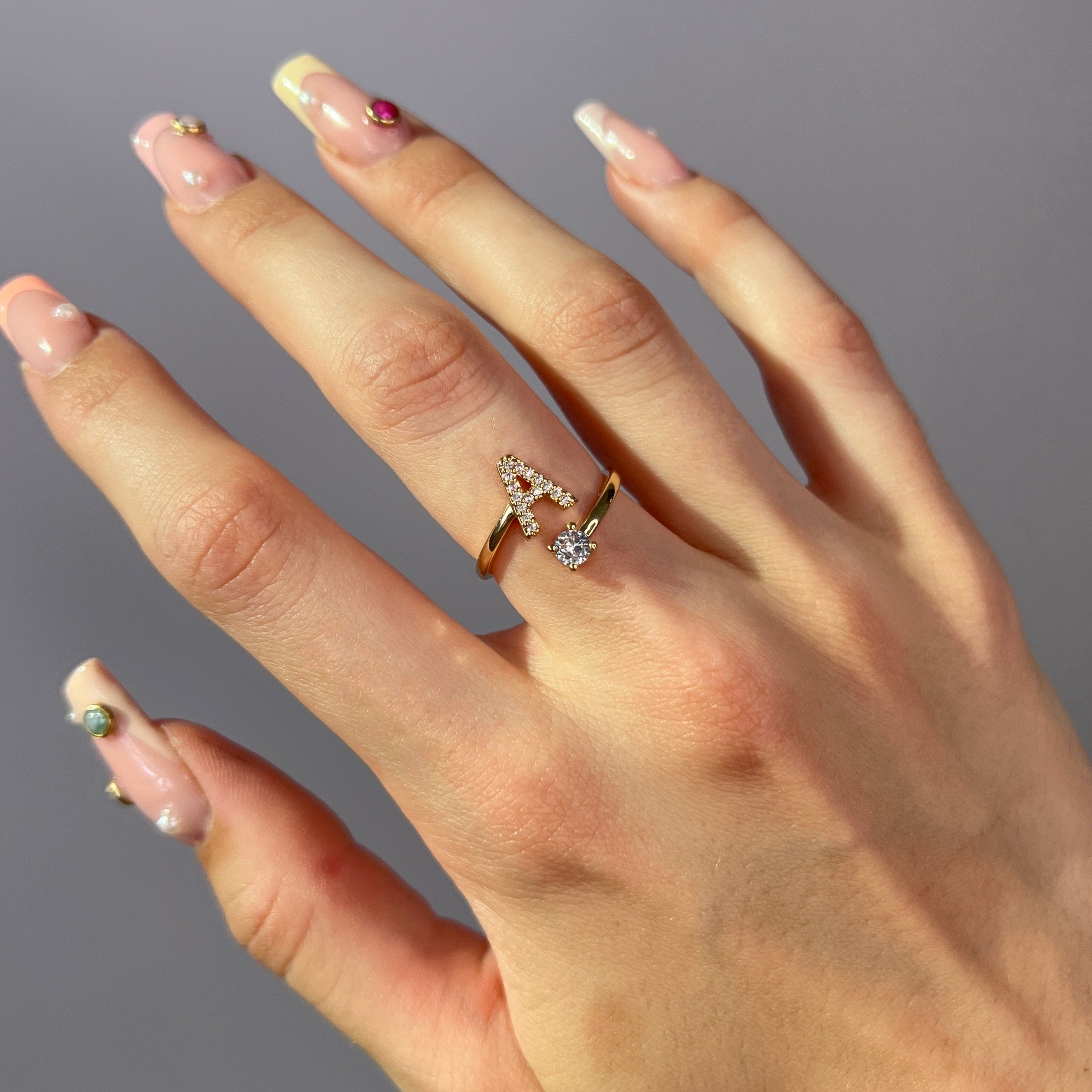 Ewige Rosenbox – mit Initiale und Rosenring